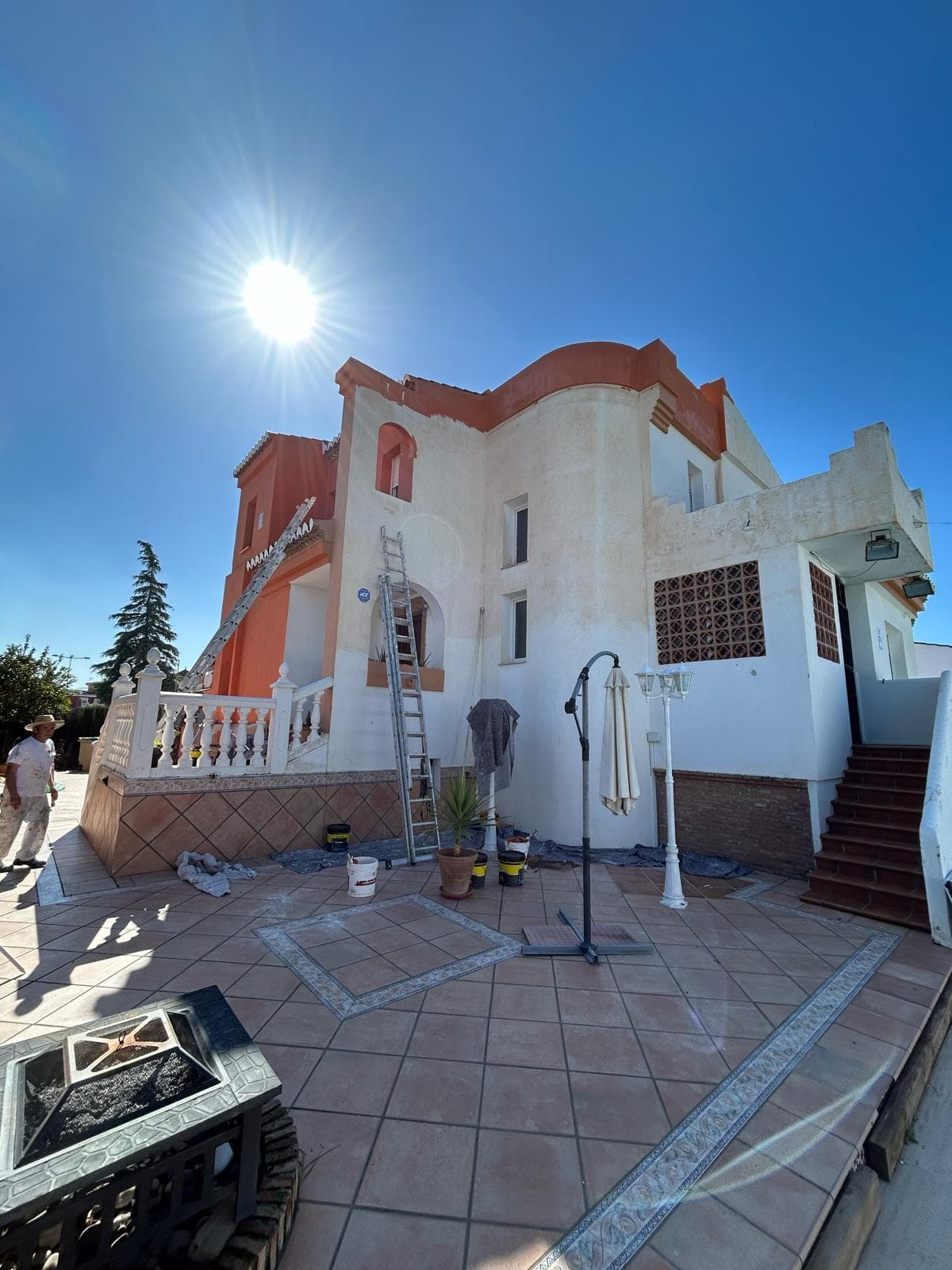 Fachada de una vivienda pintada por Pinturas Emilio